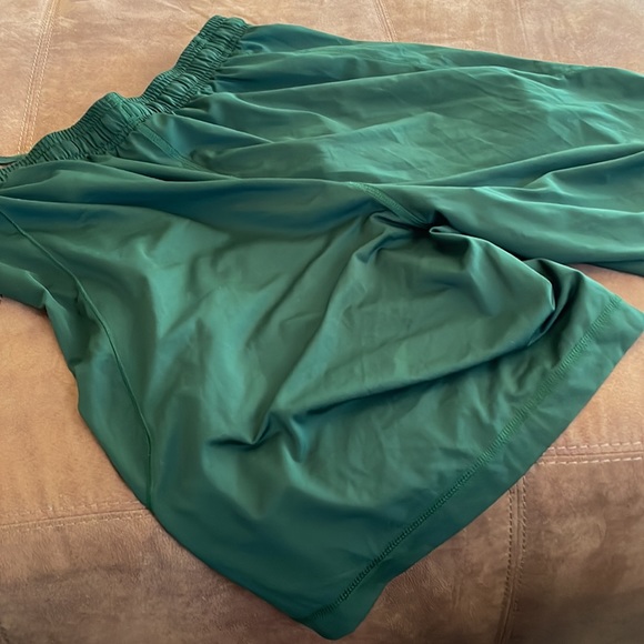 Green Under Armour Shorts - Picture 2 of 3